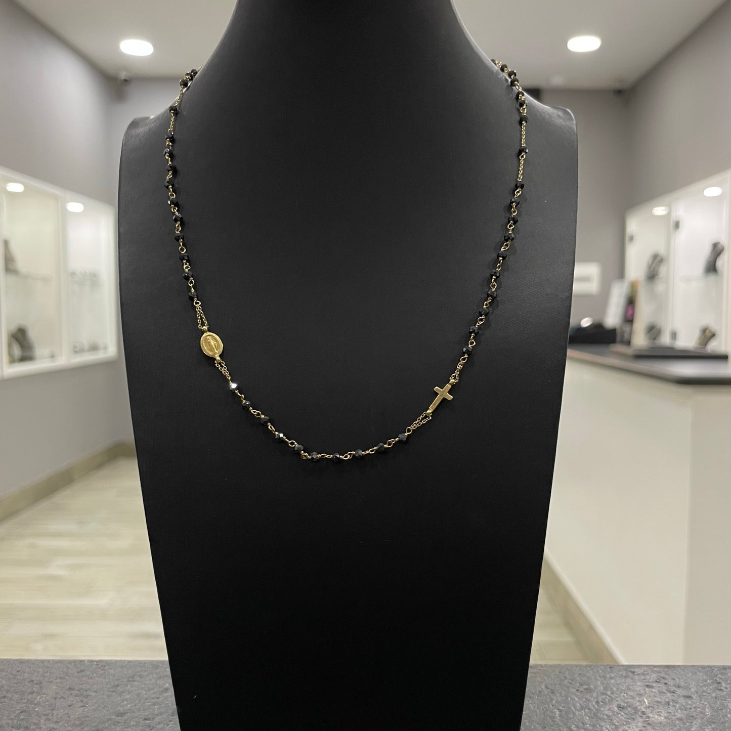 Collana rosario girocollo sfere swarovski nero oro